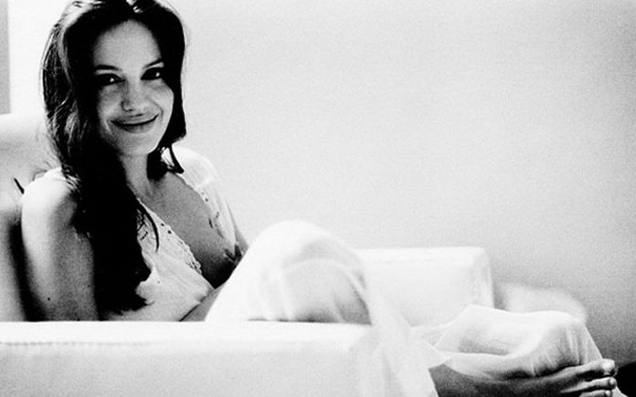 Ето я Анджелина Джоли, както само Брад Пит я е виждал