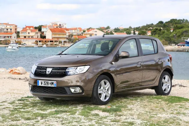 Автомобилът на остаряло +/-: Dacia Sandero II (плюс настоящи БГ цени)