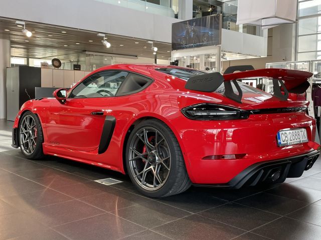 Най-мощното Porsche Cayman пристигна в България