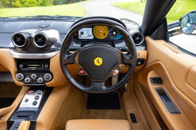 Ексклузивното Ferrari на Ерик Клептън беше продадено "за без пари"