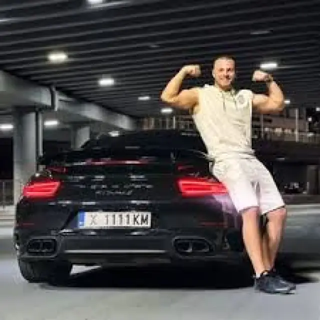 Мартина от " Ергенът 4 " завъртя главата на милионерски син