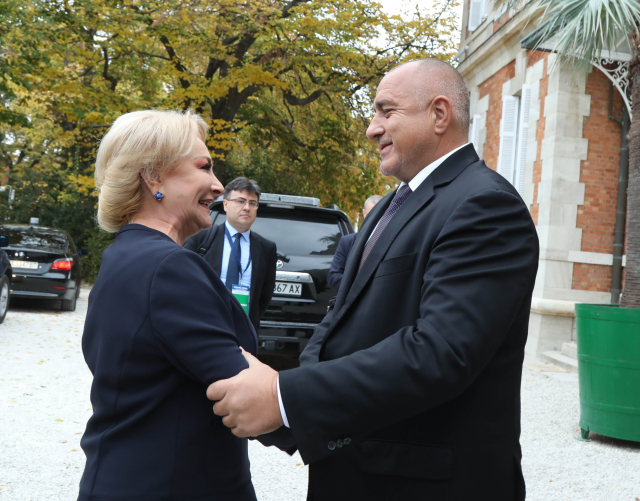 Борисов посрещна балканските си колеги в "Евксиноград" (СНИМКИ)