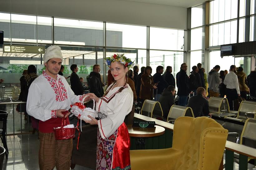 Мартеници зарадваха пътниците на BG летищата