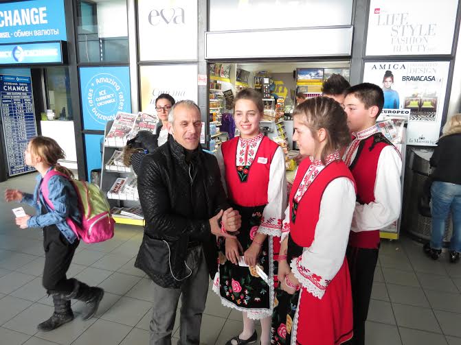 Мартеници зарадваха пътниците на BG летищата