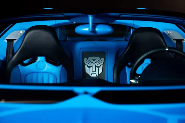 Играчки за пораснали момчета: Продава се единственото Bugatti Veyron Transformers