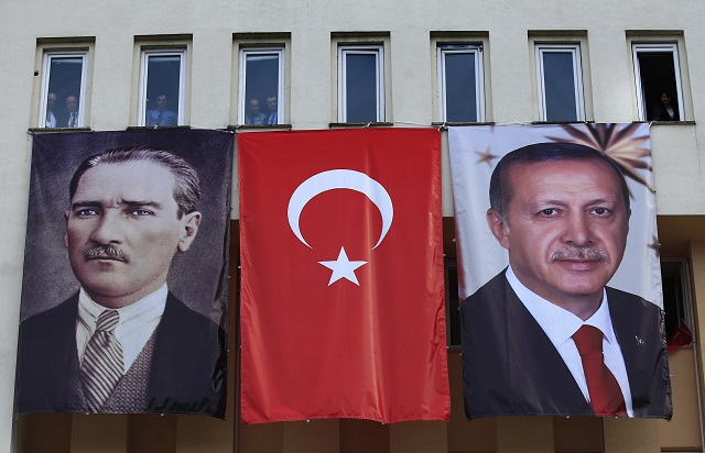 Турция се скара на Макрон: Демокрацията не е приемане на обиди и лъжи