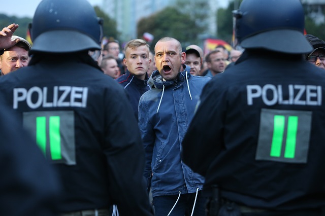 Берлин: Безредиците в Кемниц са позор за Германия