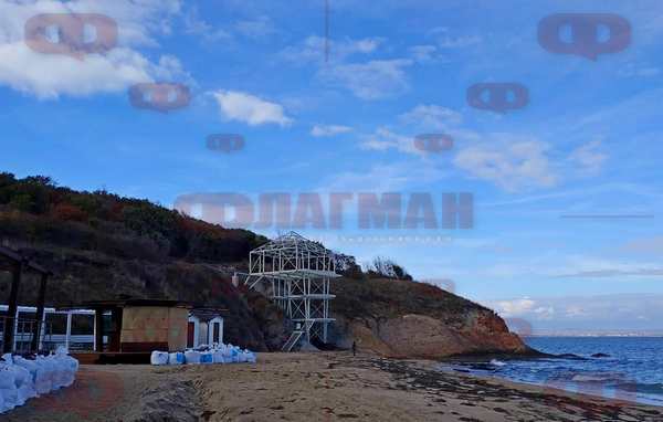 Доган строи нови "сараи" на плажа в Отманли!? (СНИМКИ)