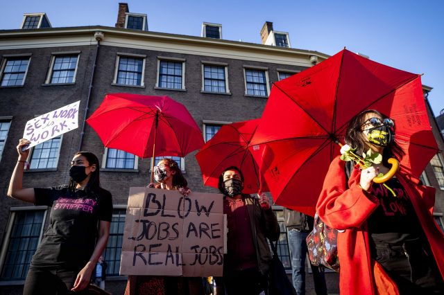  Секс служащите в Нидерландия излязоха на митинг (СНИМКИ) 
