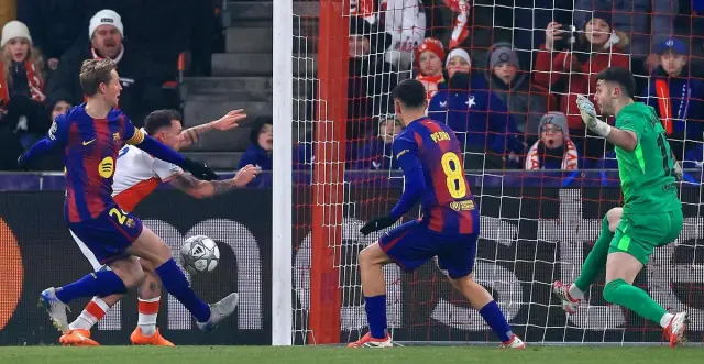 Барселона стигна до доста скъпа победа и ще води борба до последно за топ 8