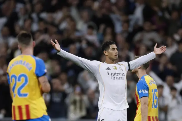 Реал Мадрид загря за Ливърпул, разбивайки Валенсия и дръпна на върха