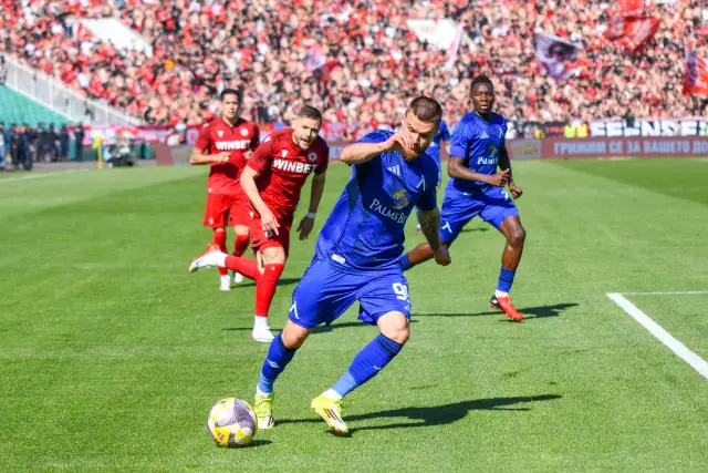 Вечното дерби ЦСКА - Левски в СНИМКИ 