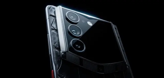 Vertu представи първия си сгъваем смартфон на цената на чисто нов VW T-Roc