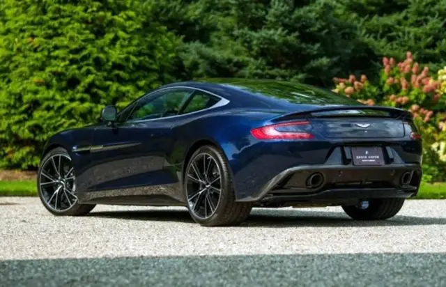 Единственият по рода си Aston Martin Vanquish на Даниел Крейг отива на търг