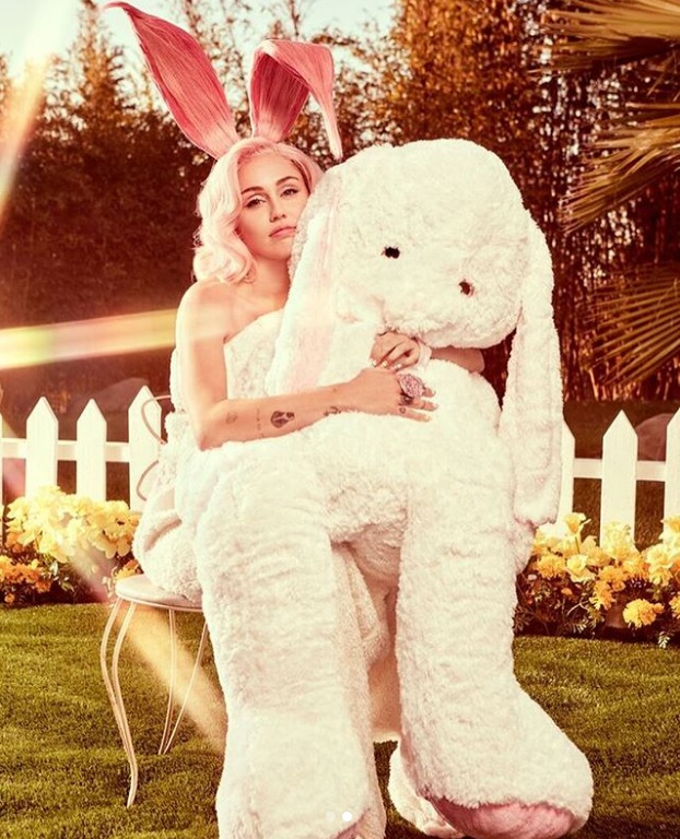 Звездите, които объркаха великденските зайчета с тези на Плейбой (СНИМКИ)
