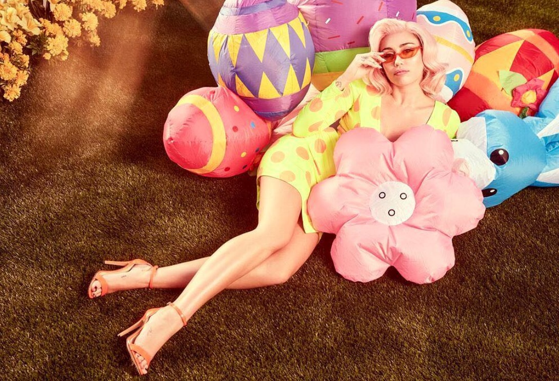 Звездите, които объркаха великденските зайчета с тези на Плейбой (СНИМКИ)