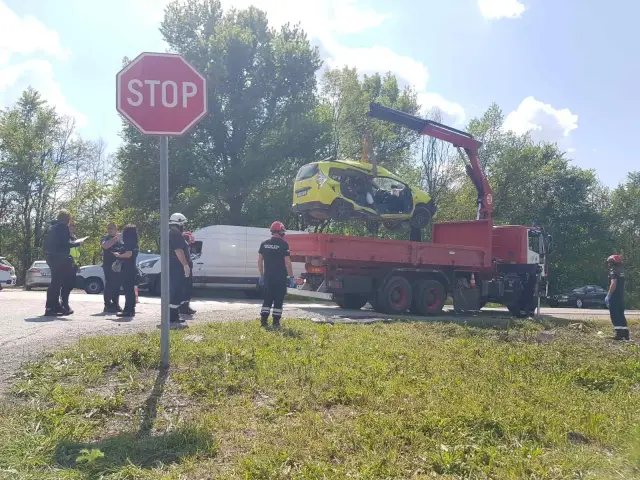  Трима починаха! Камион премаза такси край Монтана СНИМКИ 