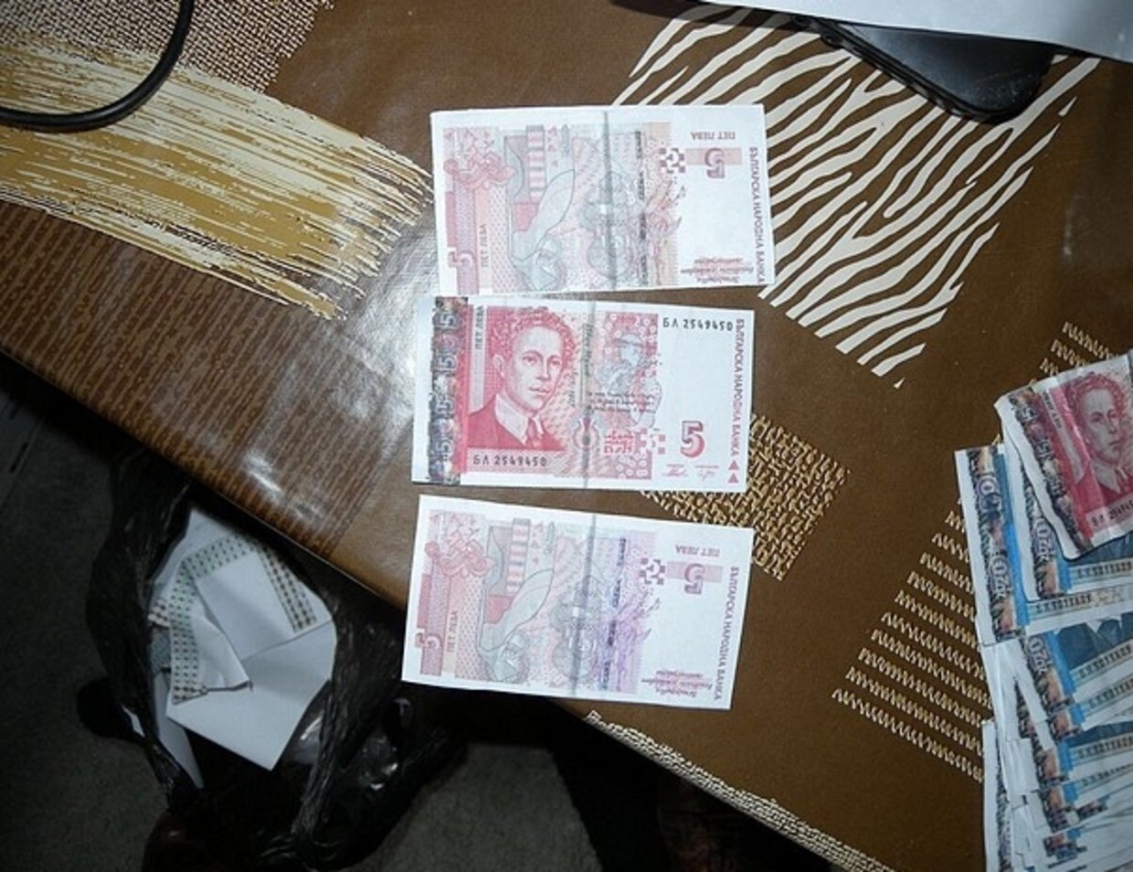 В Димитровград разкриха работилница за фалшиви банкноти (СНИМКИ)
