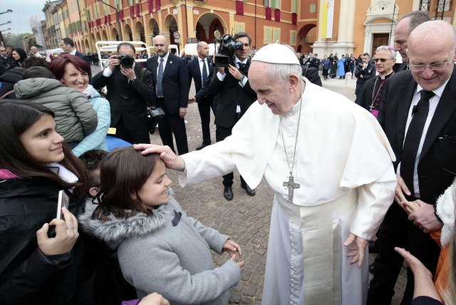 2 април: Светът в снимки