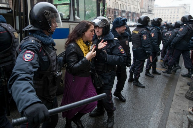 Разходката на опозицията в Москва завърши с арести