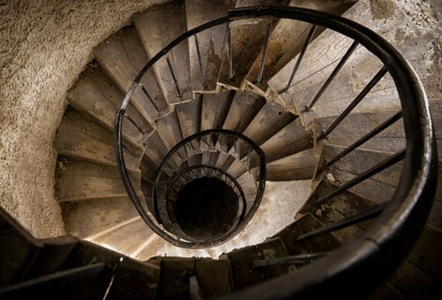  Защо витите стълби се строят по часовниковата стрелка (СНИМКИ) 