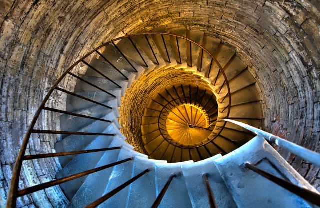  Защо витите стълби се строят по часовниковата стрелка (СНИМКИ) 