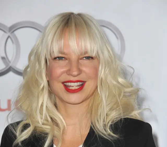 Певицата Сиа се развежда след 2 години брак, разкри, че скрито е станала майка