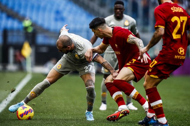  Рома с неверна стъпка против предпоследния, Моуриньо отново беснее против ВАР (ВИДЕО) 