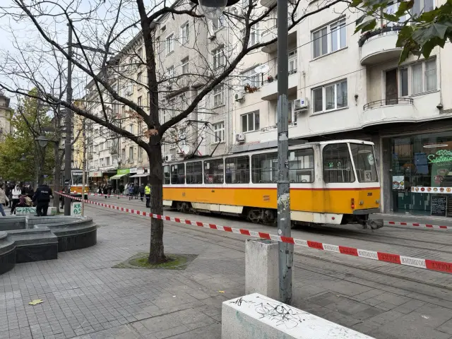  В центъра на София трамвай блъсна момиче СНИМКИ 