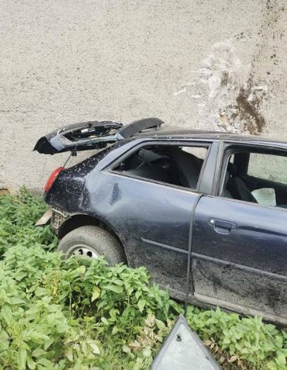Млад шофьор загина в Разградско, разбивайки колата си в къща (СНИМКИ)