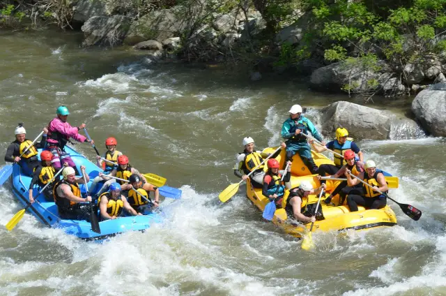 Рафтинг по Струма: адреналин, независимост и магията на планинската река