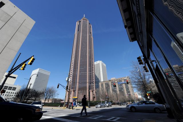 Небостъргач в Атланта се запали 