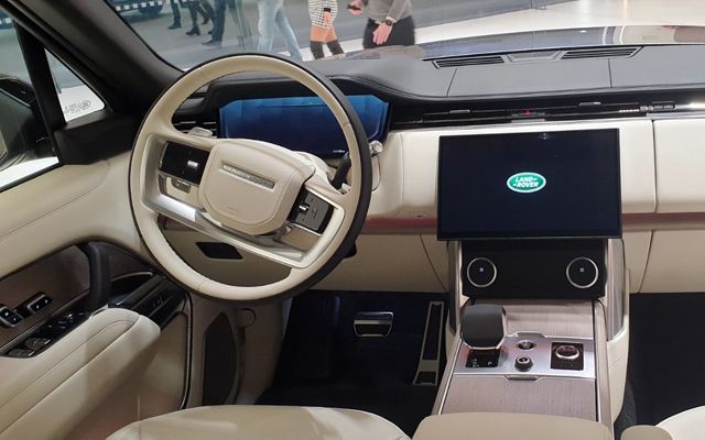 "Императорът" Range Rover "кацна" в София (БГ цени)
