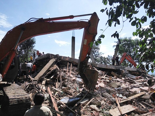 Смъртоносно земетресение разтърси Индонезия (снимки)