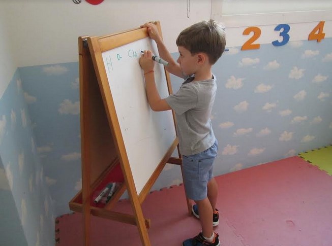 България откри училище в Абу Даби