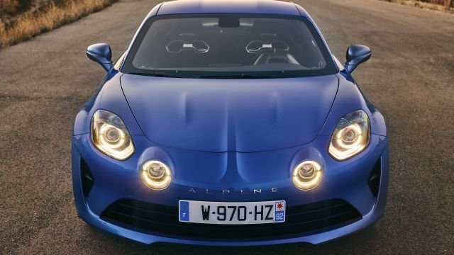 Alpine загатна за появата на първия си кросоувър