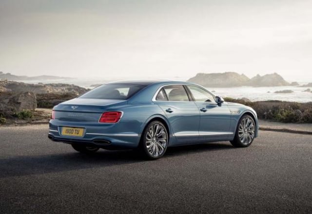  Най-луксозният седан на Bentley дебютира с доработки от Mulliner 