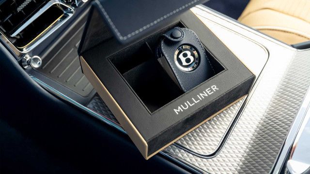 Най-луксозният седан на Bentley дебютира с доработки от Mulliner