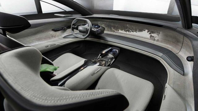 Audi Grandsphere дебютира с изящен дизайн и 710 конски сили
