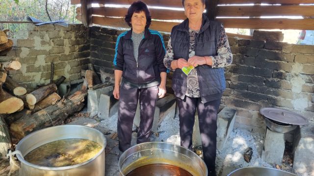 Стотици се събраха около параклиса Св.Йоан Рилски в с. Искра (ВИДЕО)