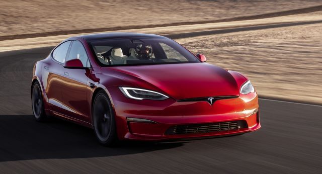 Tesla вече може да познава и изтъркани гуми