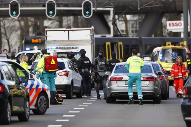 Стрелба в Холандия! Мъж откри огън в трамвай