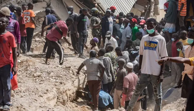 Children killed when school collapses in Nigeria ᐉ News from Fakti.bg ...