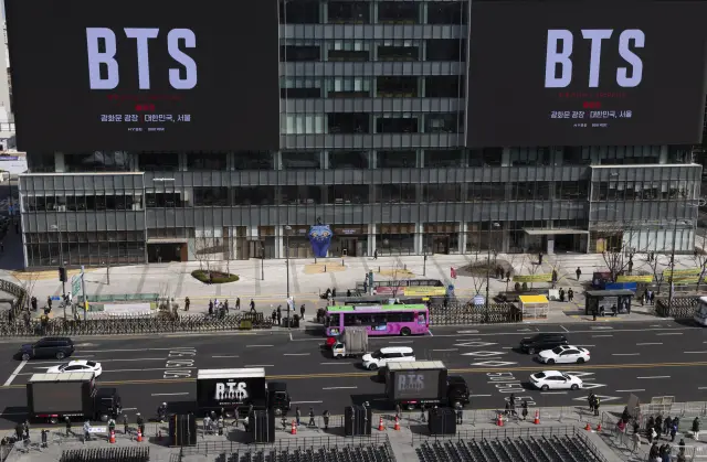 K-pop групата BTS издаде нов албум преди голямото си завръщане на сцената