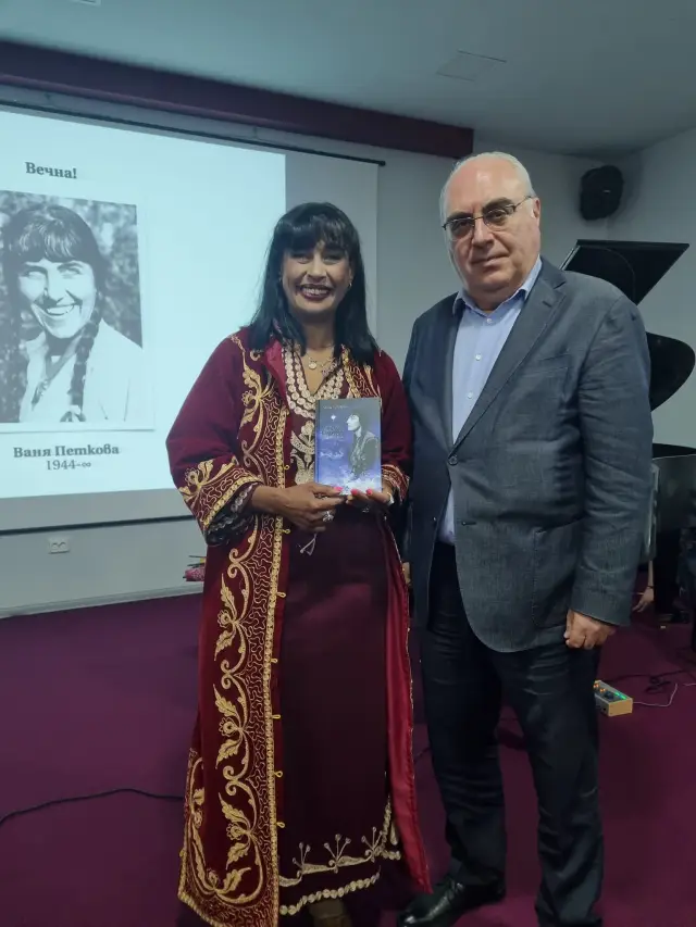 Арменската общност в София почете поетесата Ваня Петкова, която възпя Армения