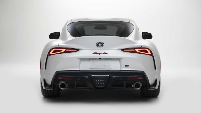 Toyota зарадва феновете и представи Supra с механична трансмисия