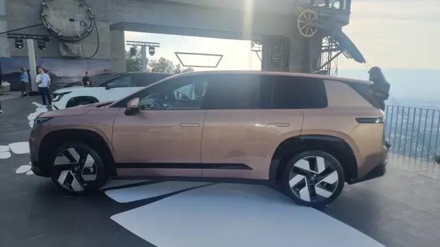 Запознаваме ви първи с новия флагман на Skoda (ВИДЕО)