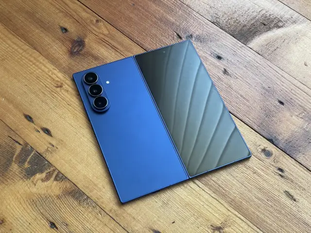 Тествахме новия сгъваем флагман на Samsung - заслужава ли си в действителност?