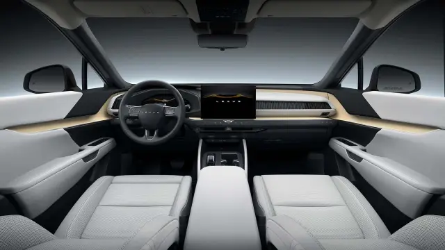Lexus представи най-луксозния си кросоувър с фалшив V10 звук