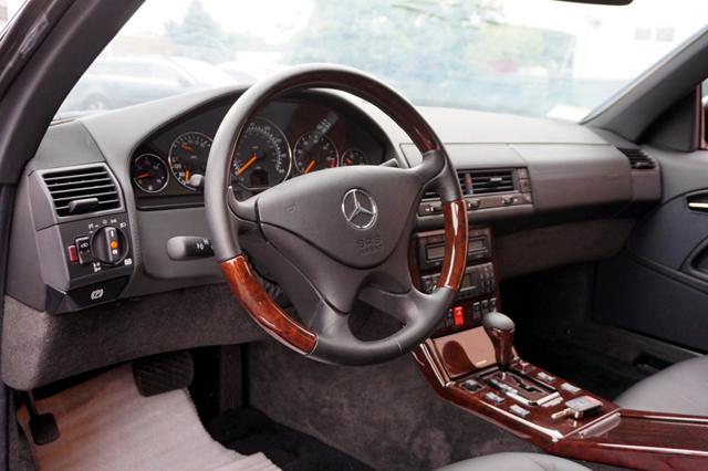 Mercedes-Benz продава чисто нов SL600 на 19 години
